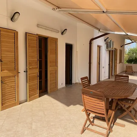 Superbe A Πόρτο Εμπέντοκλε